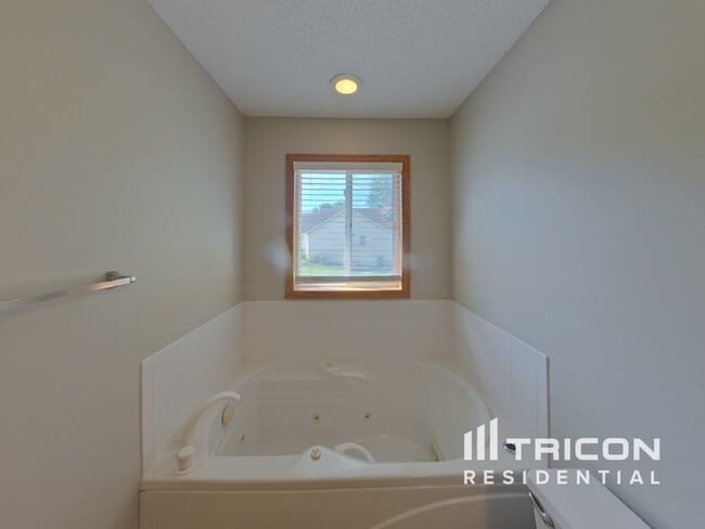 Building Photo - 2094 French Trace Ave