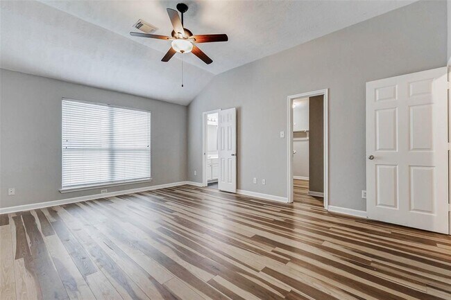 Building Photo - 18455 Sunrise Pines Dr