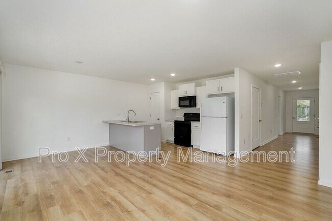 Building Photo - 473 S Michelle Ave