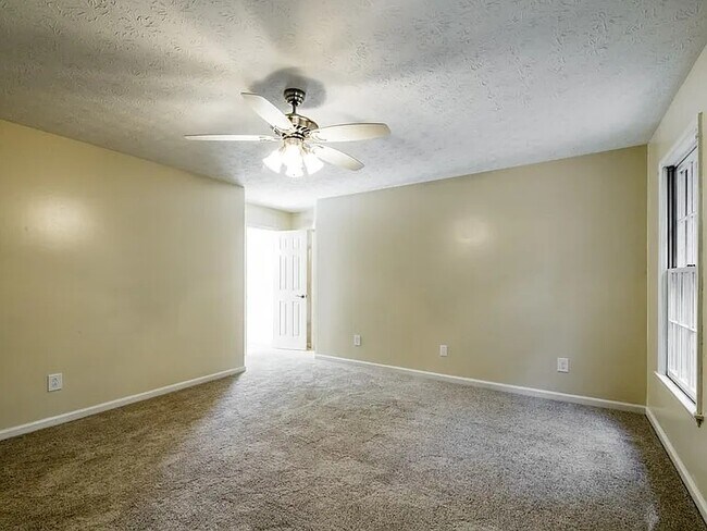 Building Photo - 4947 Clubgreen Summit