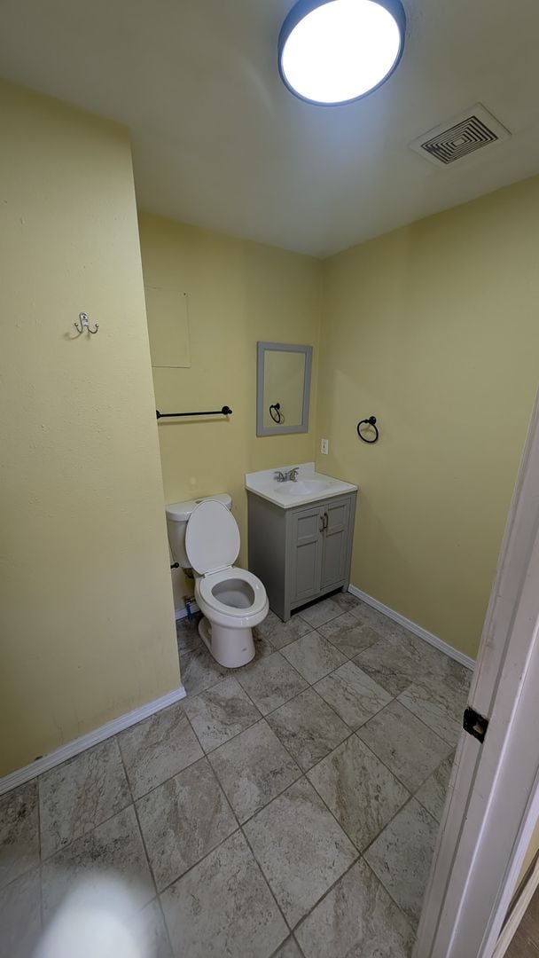 Building Photo - 3 bed 2 bath Renovated Rent Home