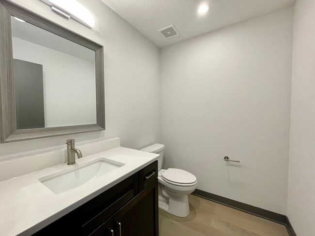 Building Photo - 1034 E Missouri Ave