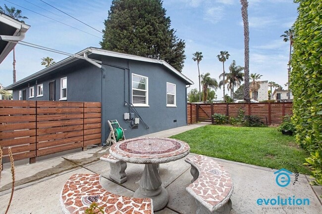 Building Photo - 4323-4333 Gresham St - 1405 Grand Ave