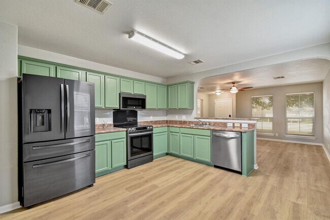 Building Photo - 1030 Birdsong Ln