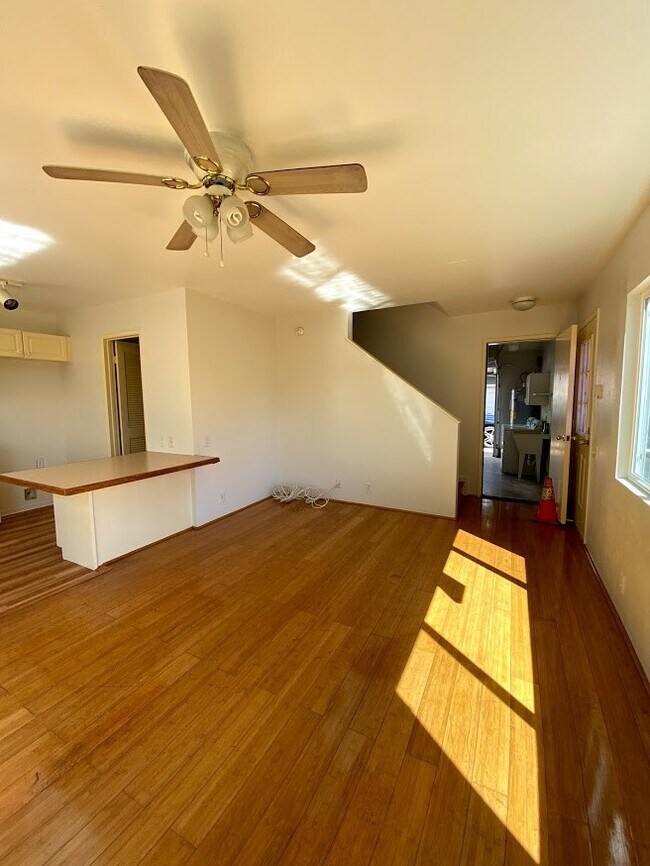 Building Photo - Desirable Lombard Way in Ewa, 3 Bed 2.5 Bath w/ 2 Car garage, Newer unit, Pet Negotiable