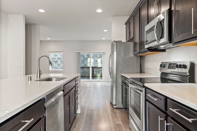 Building Photo - Newer 4 bed, 3.5 bath Townhome In Lynnwood $3400/mo.