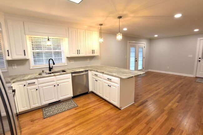 Building Photo - 3645 Shenandoah Dr