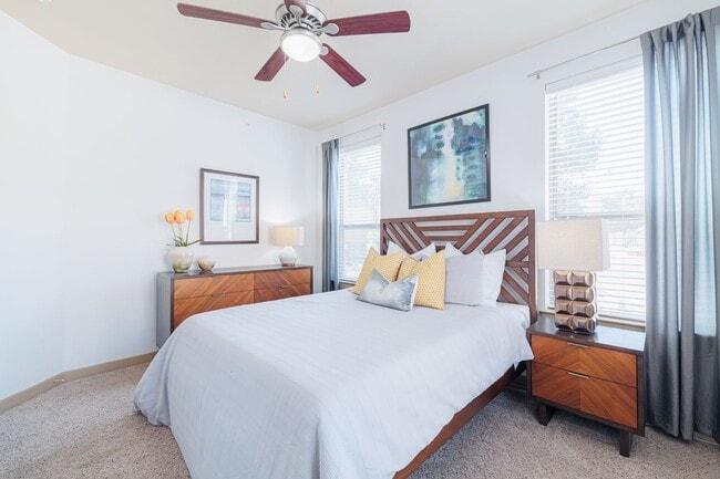 Building Photo - This Is the One!