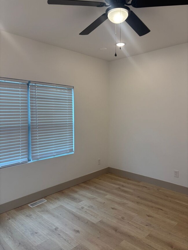 Building Photo - 308 W Worley St