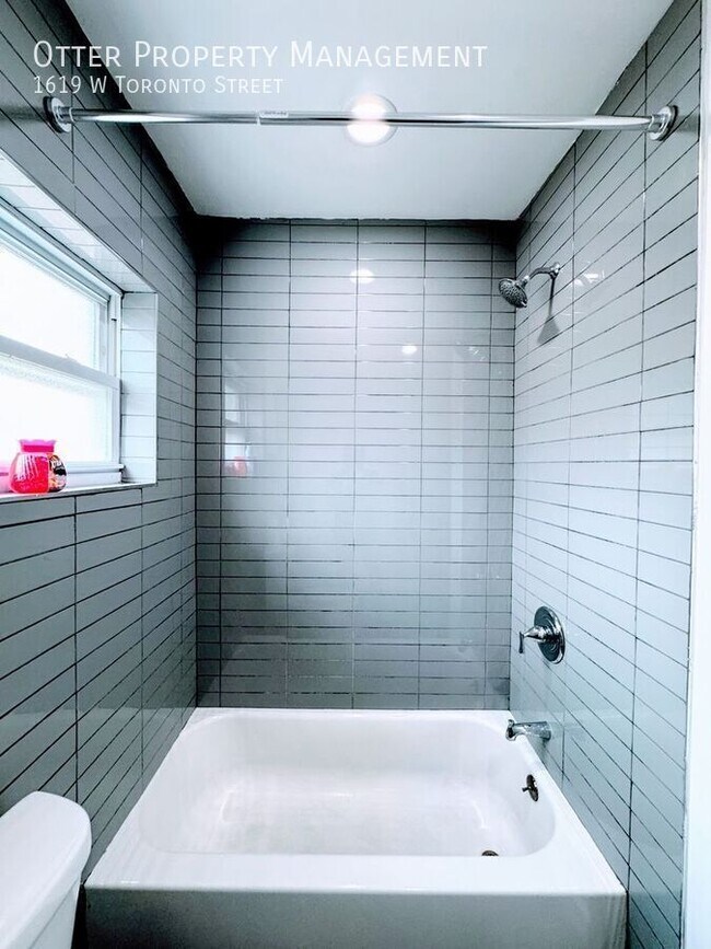 Building Photo - 1619 W Toronto St