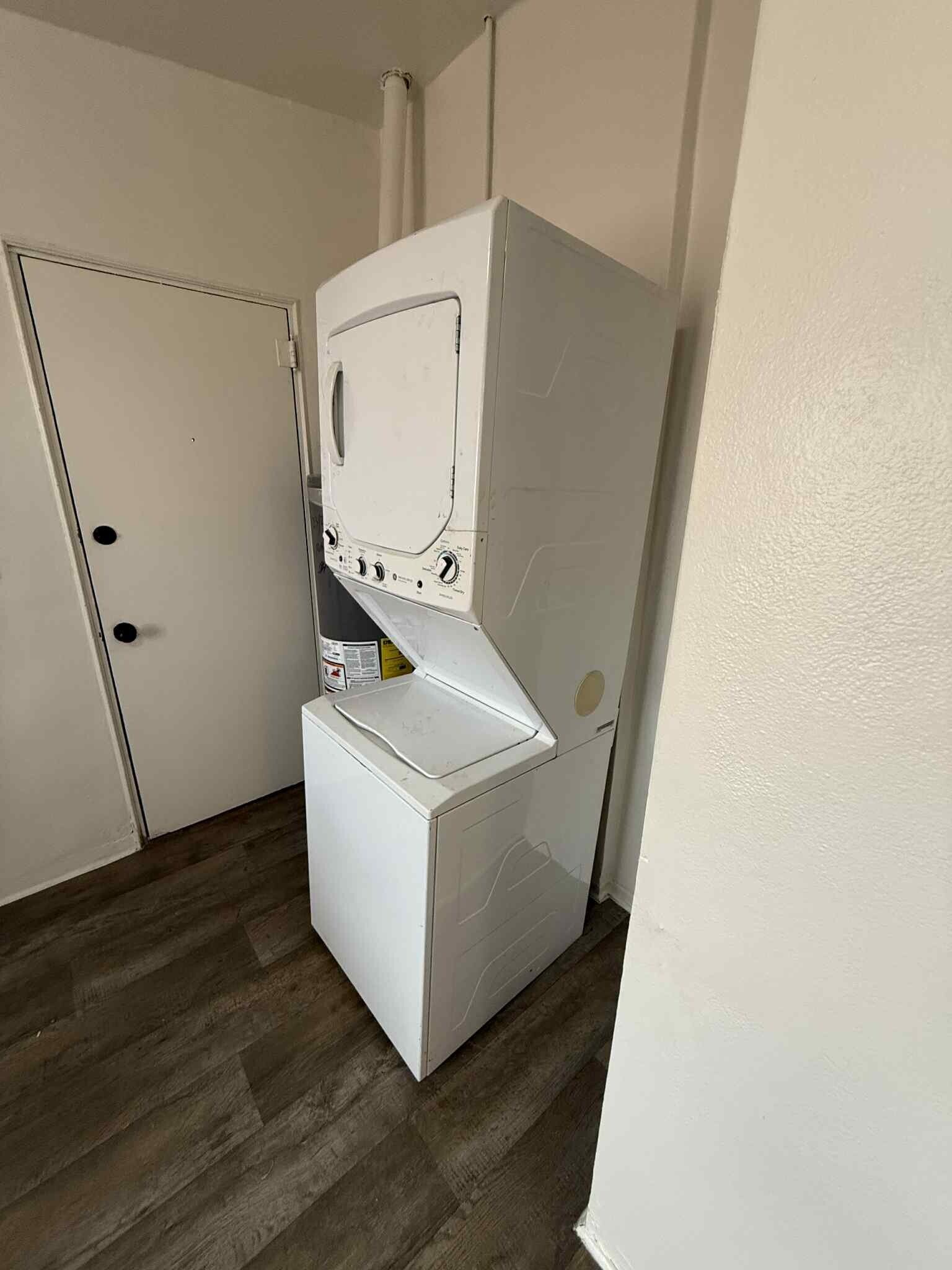 Building Photo - 2702 E Elm St