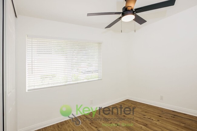 Building Photo - Updated 3 Bedroom Single Level Condo in La...