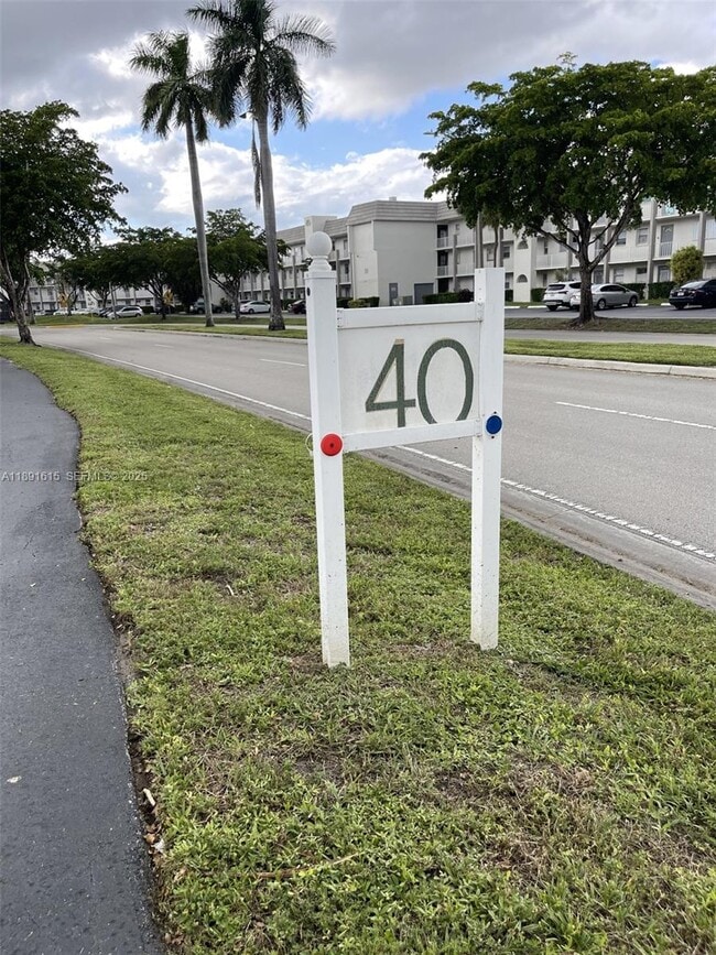 Building Photo - 8285 Sunrise Lakes Blvd