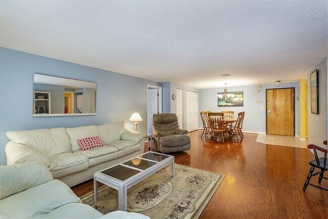 Building Photo - 8 9th St