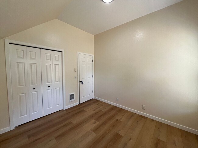 Building Photo - Ash Creek 409
