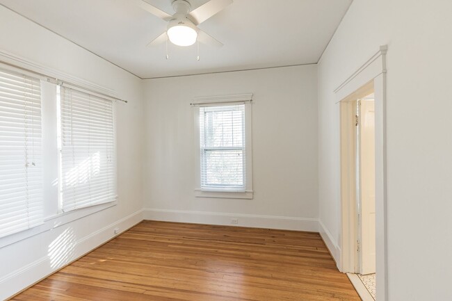 Building Photo - Beautiful 2 bedroom 1 bathroom for rent!