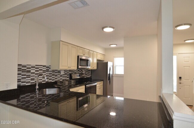 Building Photo - 175 Yorktowne Dr
