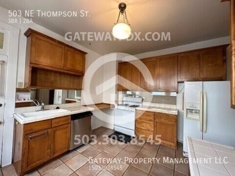 Building Photo - 503 NE Thompson St