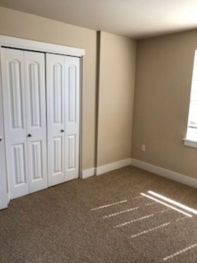 Building Photo - 9851 W Rosecroft Ct