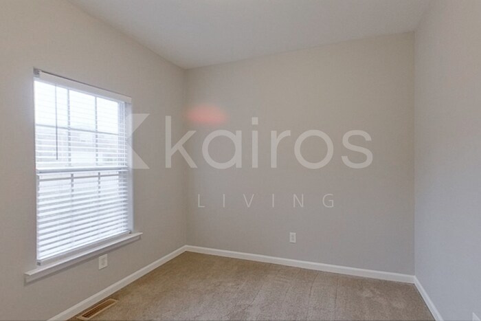 Building Photo - 605 Sophia Ct