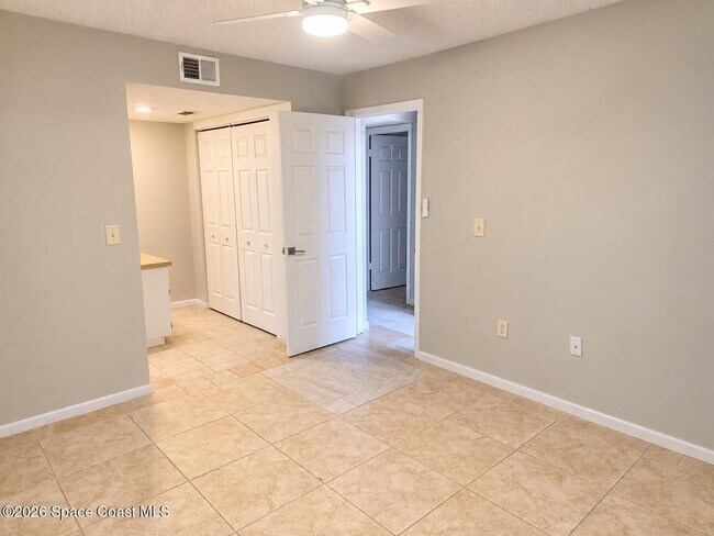 Building Photo - 515 Landings Way
