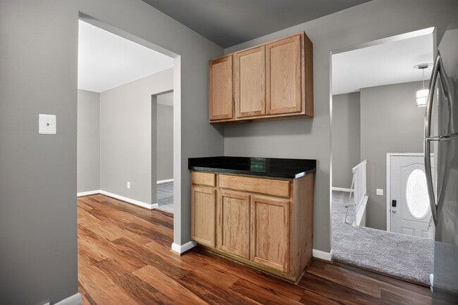 Building Photo - 46483 Rosewood Dr