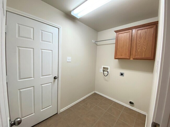 Building Photo - 2011 100th St