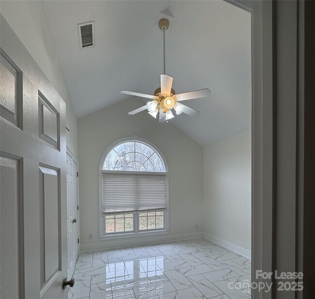 Building Photo - 5919 Newell Dr