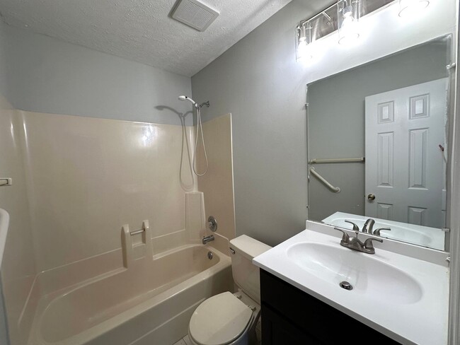 Building Photo - JUNE SPECIAL!!! JUNE SPECIAL!!! $100 off p...
