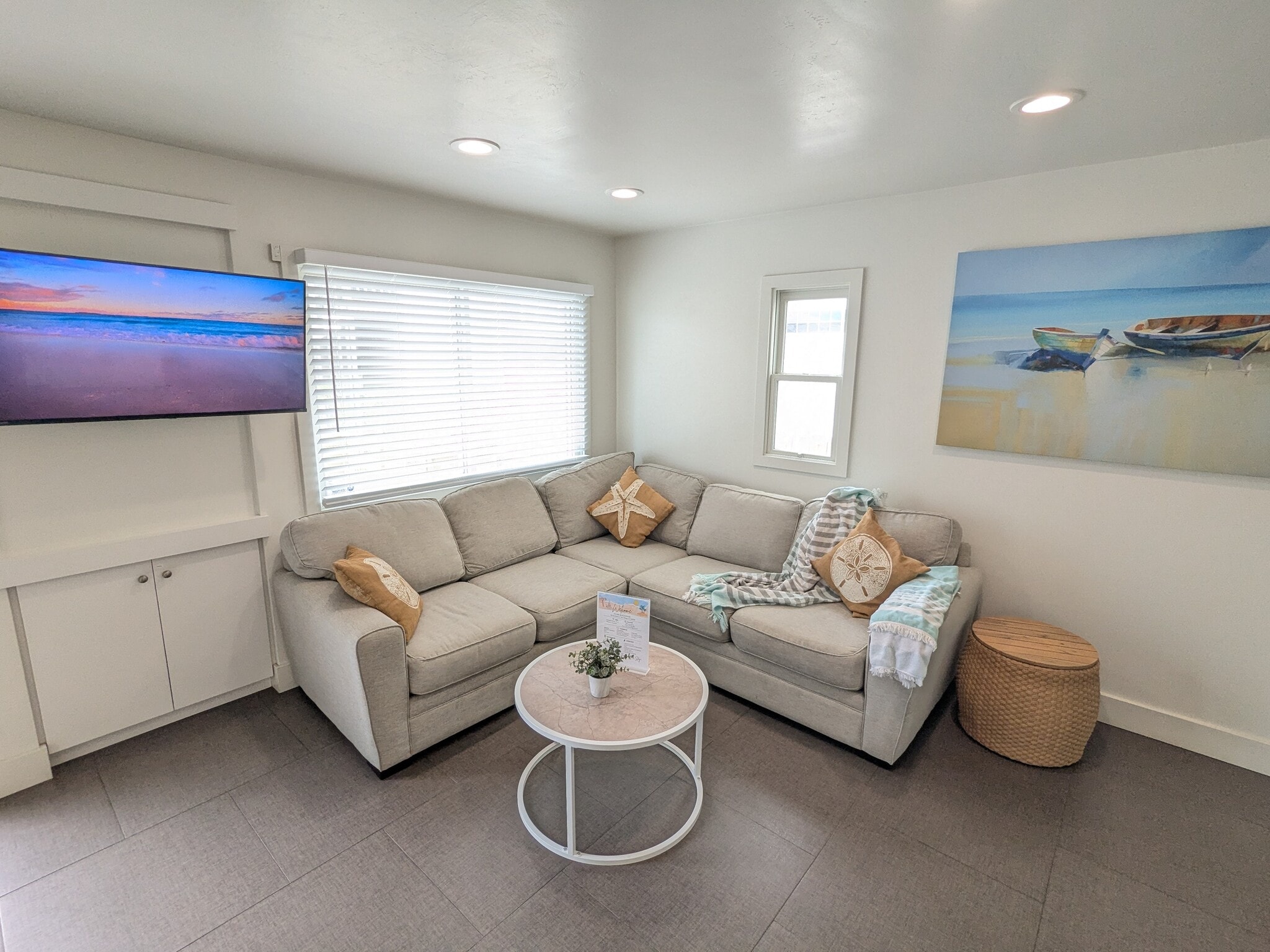 Building Photo - 722 Sunset Ct