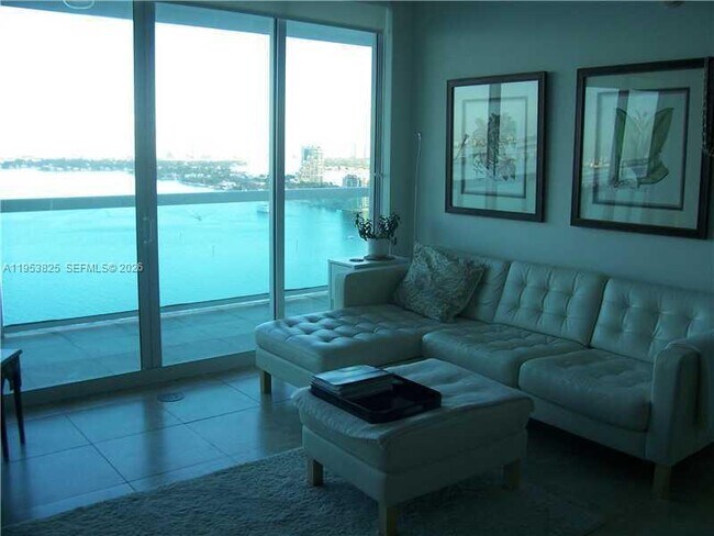 Building Photo - 1800 N Bayshore Dr