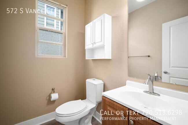 Building Photo - 572 S Vance St