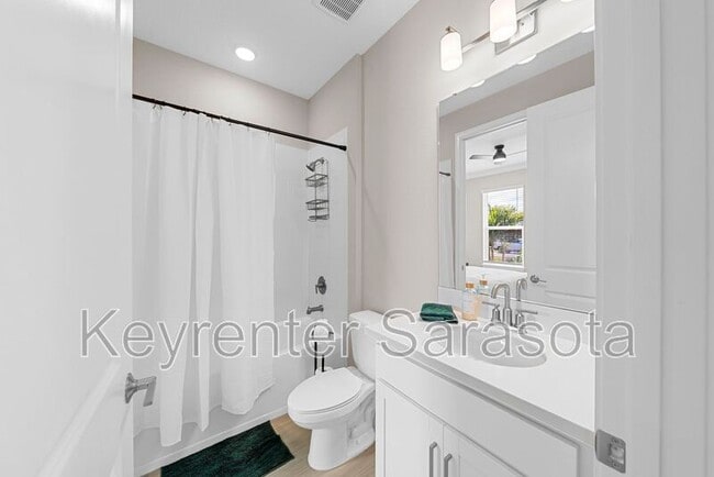 Building Photo - 16207 San Donato Pl