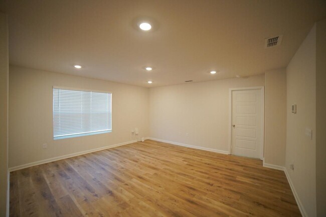 Building Photo - 4053 Brownstone Wy