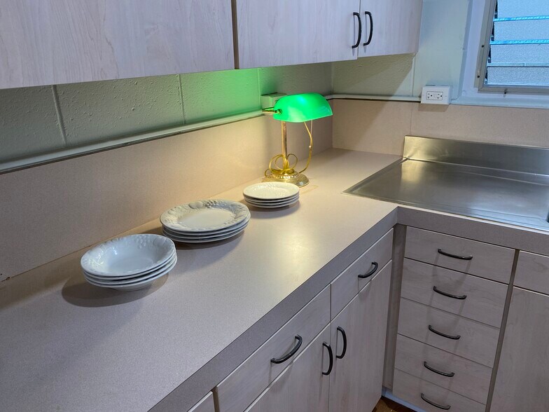 Kitchen counter - 1722 Maoi Pl