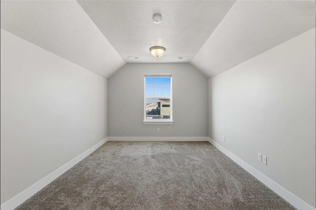 Building Photo - Available now!! 7 Bedroom/3.2 Bathroom home in Lehi