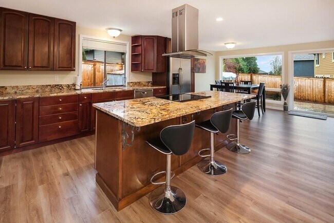 Building Photo - 3bd/1.75ba Redmond Home