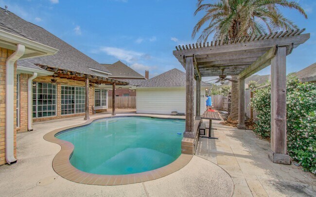 Building Photo - 1311 Hopkins Park Dr