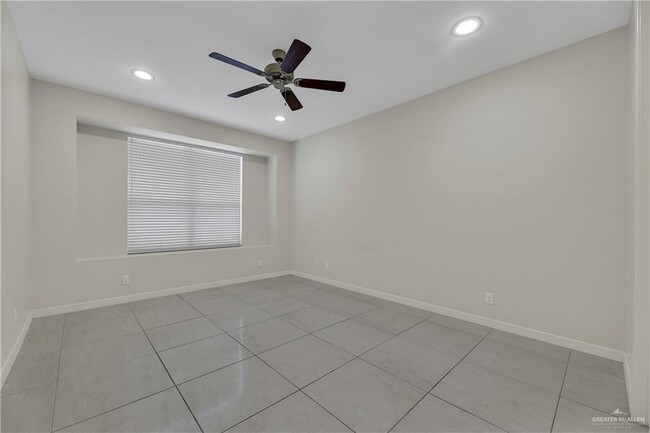 Building Photo - 28 Ozark Ave