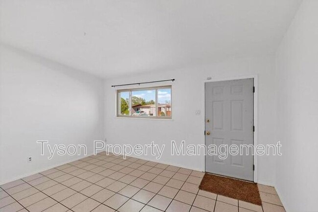 Building Photo - 736 Claudine St NE