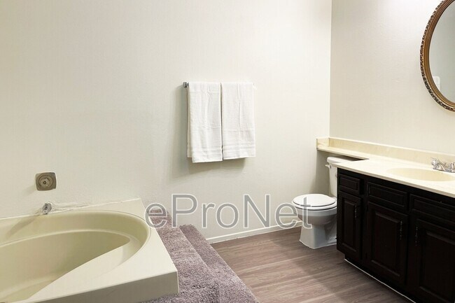 Building Photo - 4650 Koval Ln