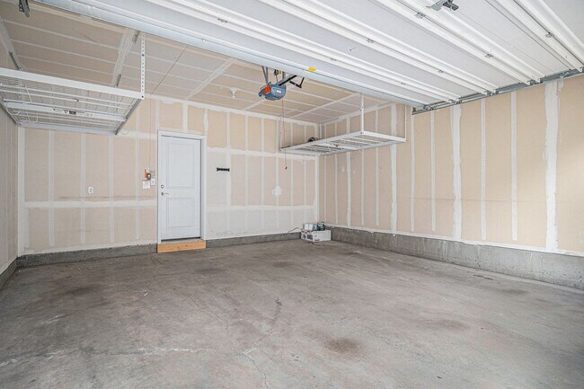 Building Photo - Stunningly Updated 3-Bedroom, 2-Bathroom T...