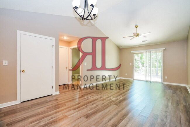 Building Photo - 1241 Rivercrest Dr S