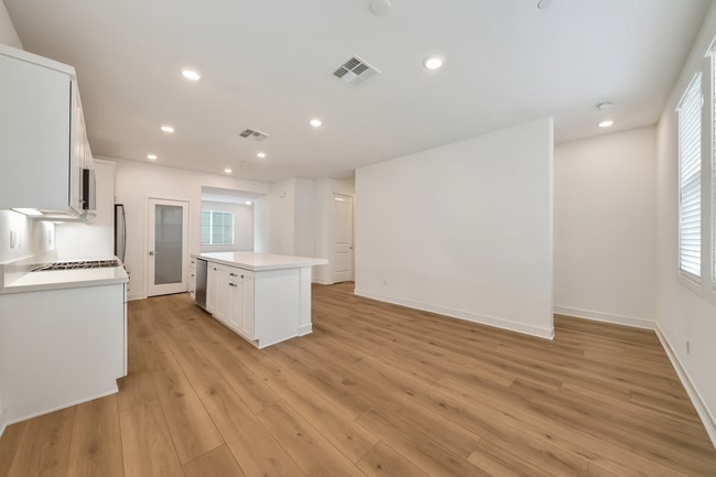Building Photo - 142 Juniper Dr