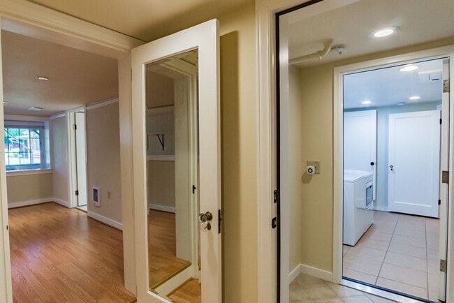 Building Photo - 5bd/4ba Seattle Home