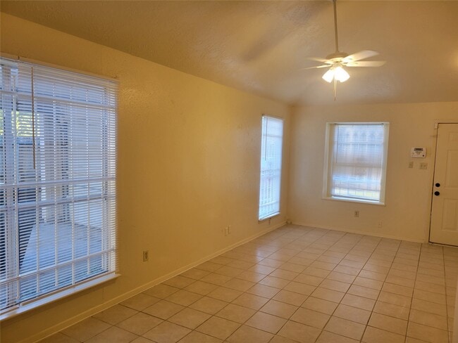 Building Photo - 15135 Kennedy Oaks St