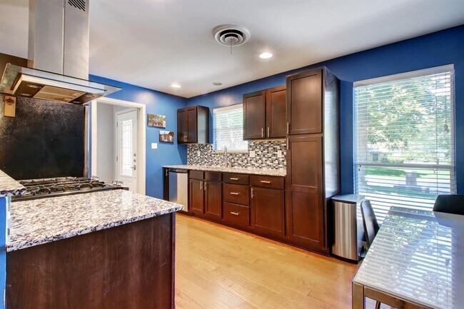 Building Photo - 6709 Columbia Dr