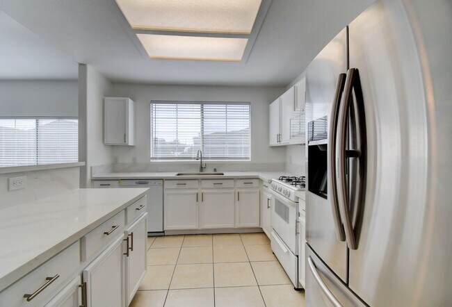 Building Photo - Beautiful 2 BR In Gated 89052 Community