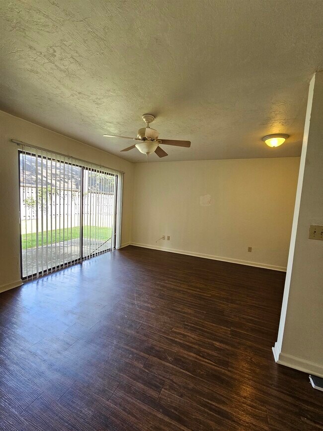 Building Photo - 196 Locke St