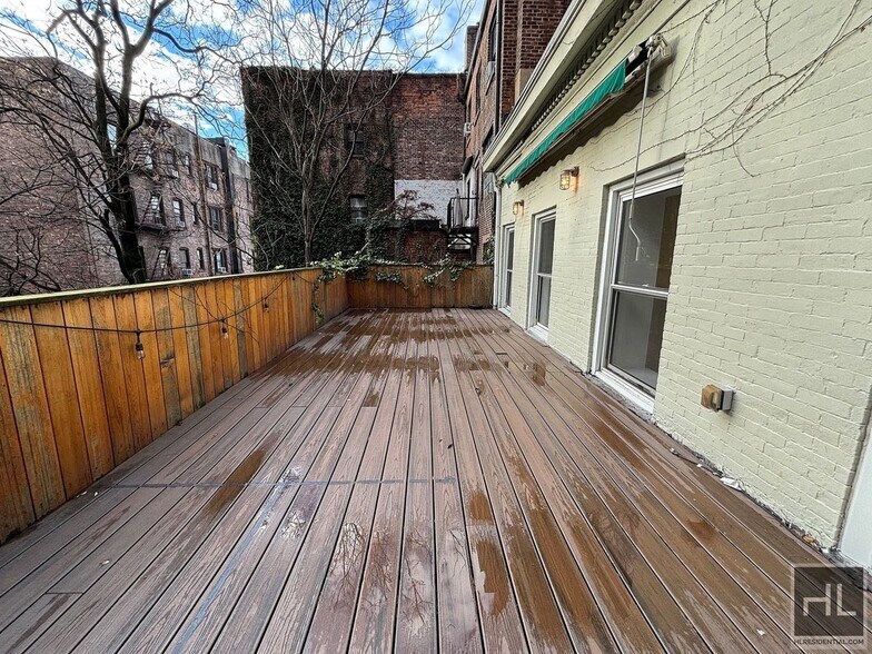 Building Photo - WEST 9 AVE